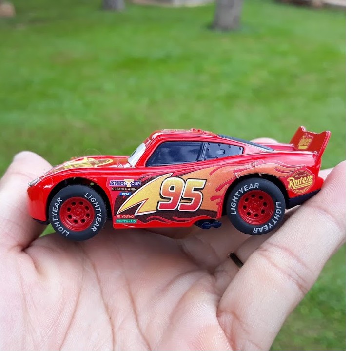 Xe ô tô mini bằng KIM LOẠI mô hình nhân vật Mc queen bằng sắt chạy cót màu đỏ đồ chơi trẻ em