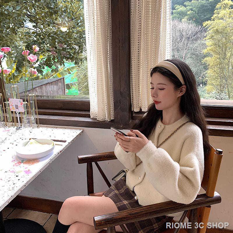 Áo khoác cardigan dáng rộng phối nút ngọc trai màu đỏ xinh xắn cho nữ | BigBuy360 - bigbuy360.vn