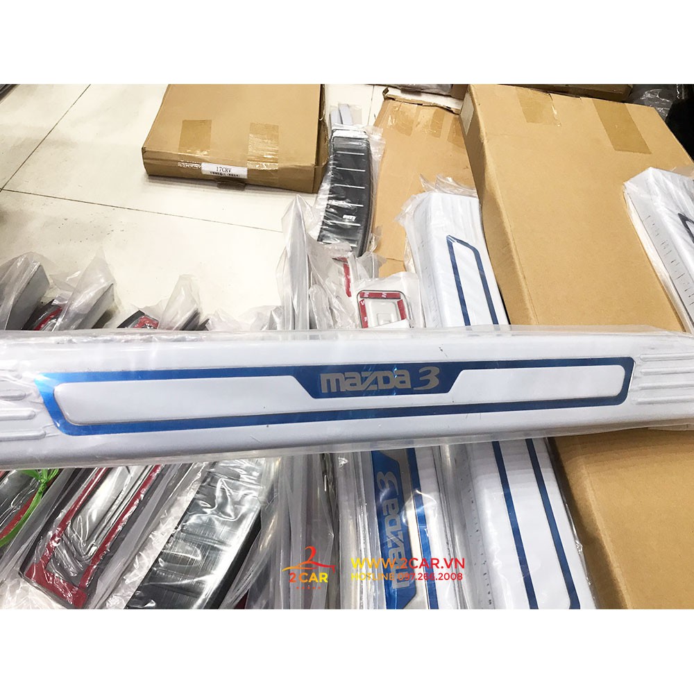 Bộ Ốp Bậc Cửa, Nẹp Bước Chân Trong Ngoài Xe Mazda 3 2018-2019 inox