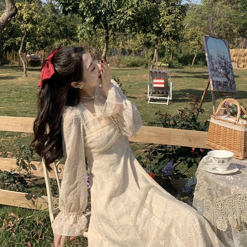 Đầm chiffon màu trắng kiểu dáng trẻ trung thanh lịch dành cho nữ