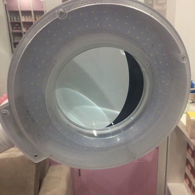 Đèn led spa chân nặng có chỉnh ánh sáng
