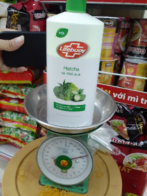 Sữa tắm Lifebuoy Matcha khổ qua và than hoạt tính bạc hà 850g