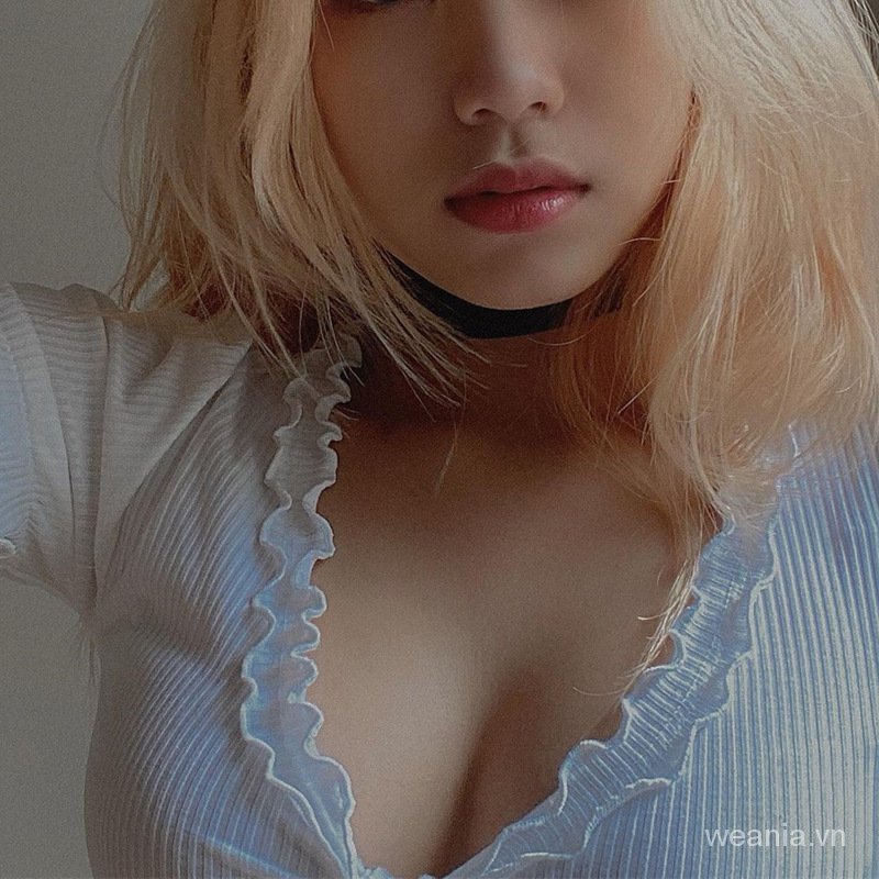 Áo Thun Tay Ngắn Phối Bèo Thiết Kế Cổ Chữ V Nữ Tính