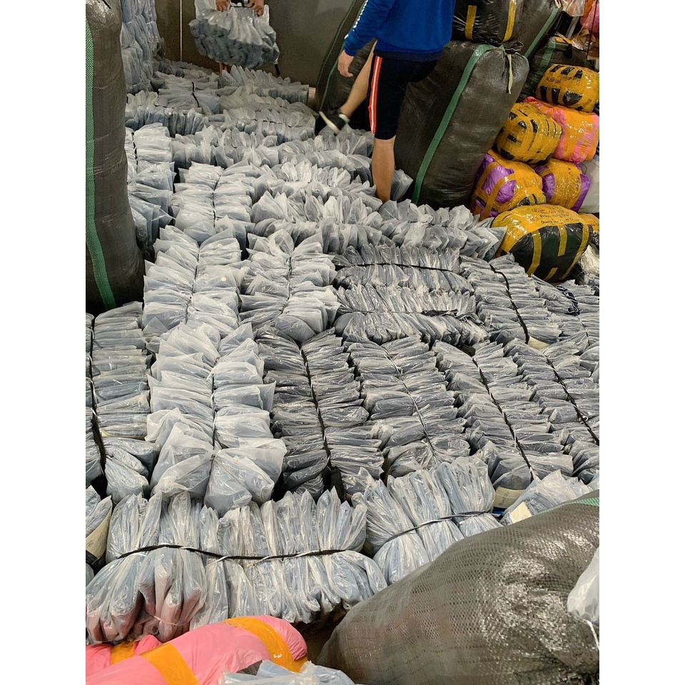 Quần jeans ống xuông mới 2022