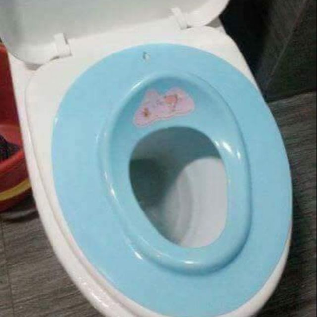 Thu bồn cầu cho bé