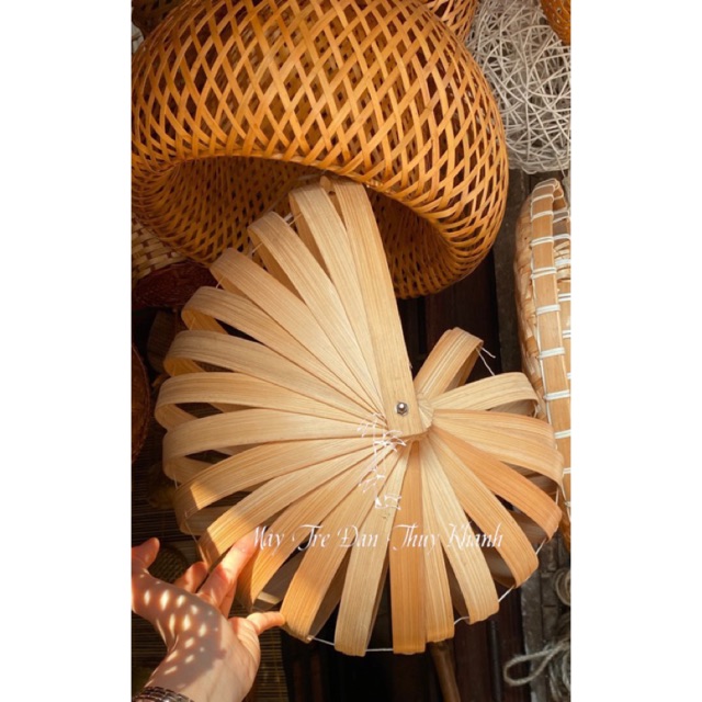 Đèn treo trang trí hình con ốc