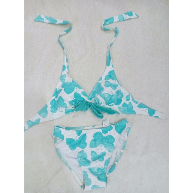 Set bikini cho Mẹ Hieu Liên