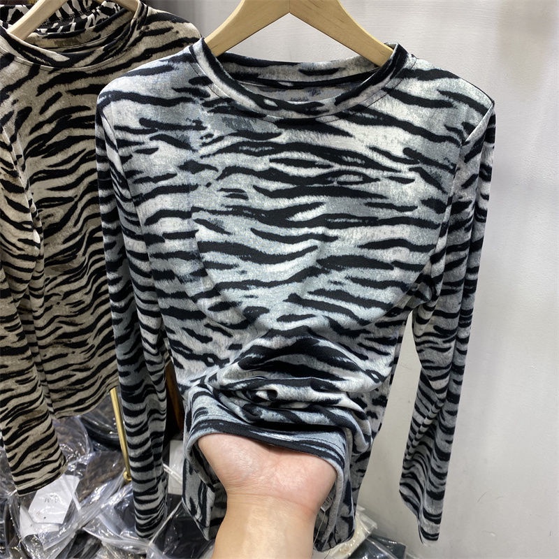 Áo thun tay dài họa tiết sọc ngựa vằn phong cách mùa đông mới sành điệu dành cho nữ