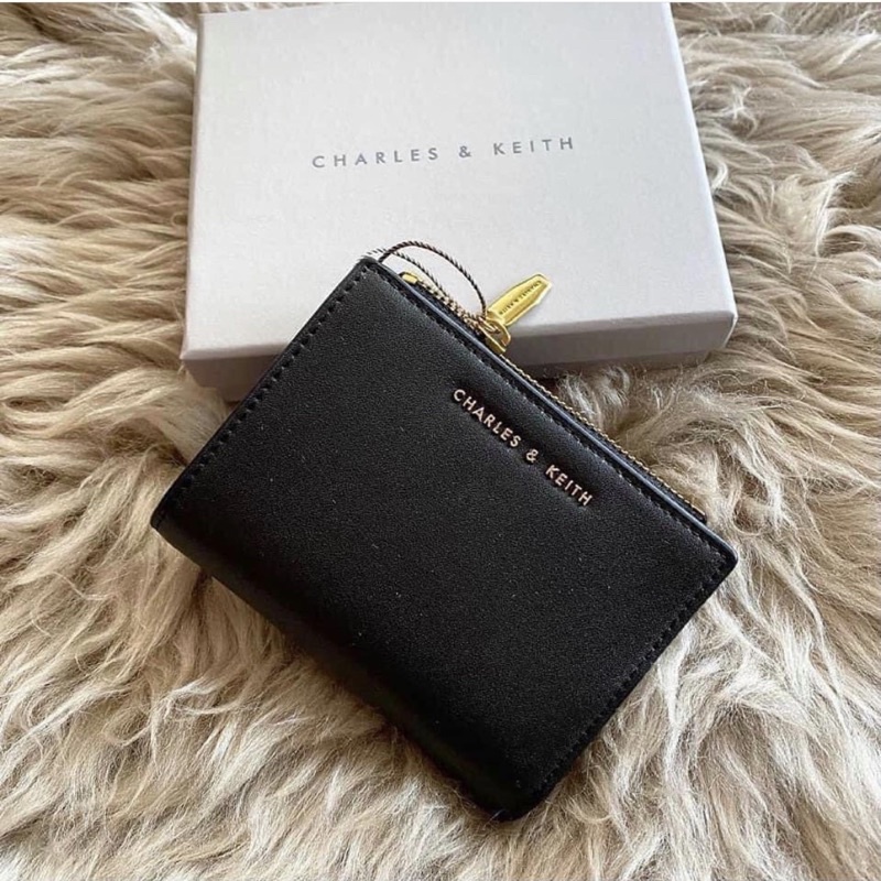 Ví nữ cầm tay Charles and Keith gập mini ngắn nhỏ gọn bỏ túi nhiều ngăn thời trang da cao cấp đựng tiền thẻ CK5-10680907