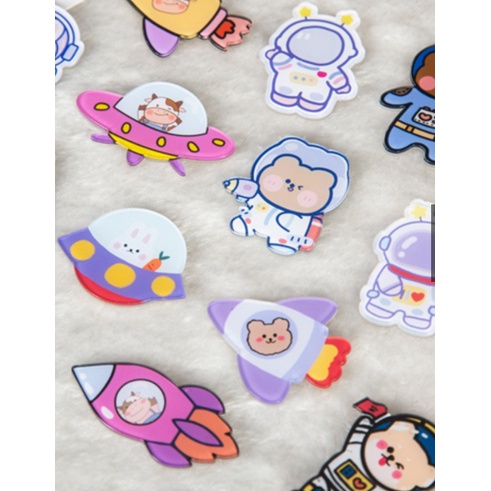 Set 4 ghim cài áo, balo màu tím chủ đề phi hành gia siêu cute (có tặng thêm sticker và giấy tô màu có hình sẵn)