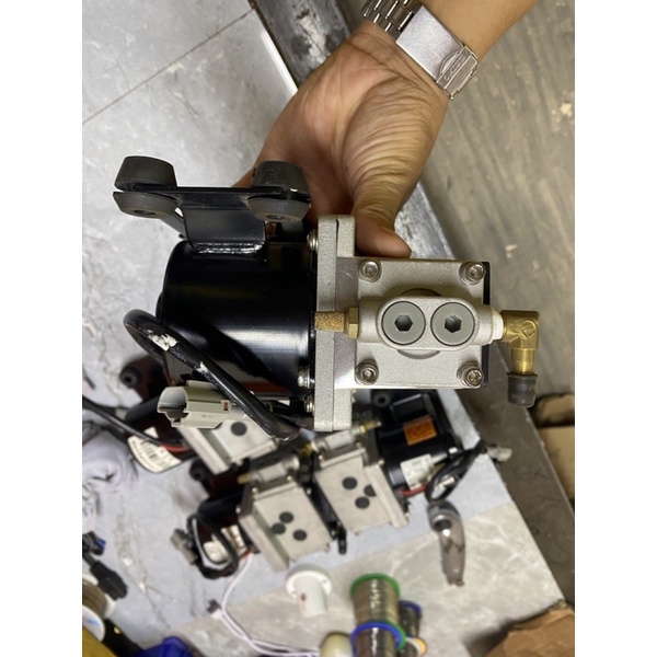 Bơm hút chân không phanh xe