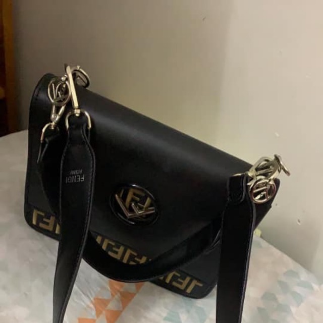 Túi fendi.