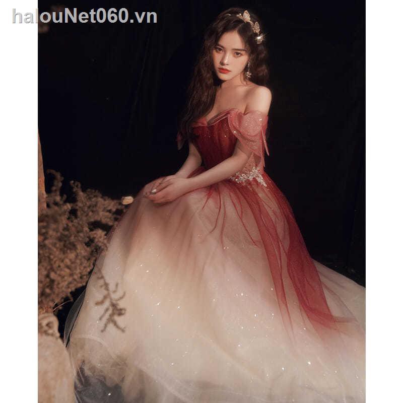 Đầm cô dâu màu đỏ rượu vang thiết kế thời trang 2020