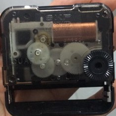 Máy đồng hồ kim trôi SKP NHẬT  kim trôi siêu tĩnh+tặng kèm pin panasonic