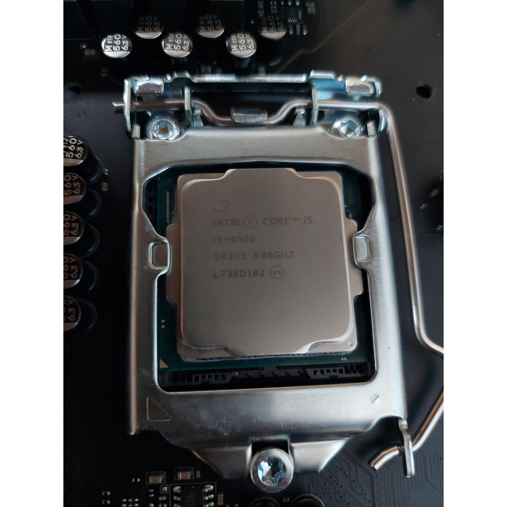 Vi xử lý Intel core i7 8700K, i5 8500 cũ
