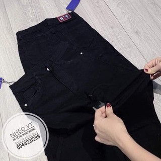 Quần jeans loe rách gối đen