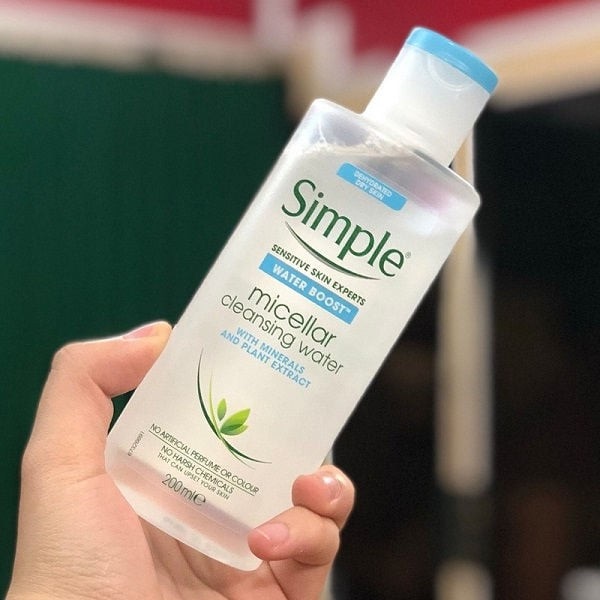 Nước tẩy trang Simple Water Boost Micellar Cleansing Water dưỡng ẩm dành cho da khô