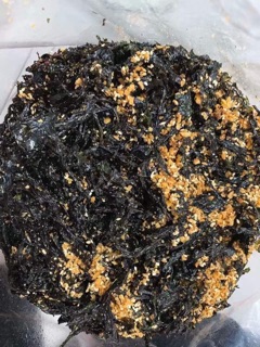 Rong biển cháy tỏi mè