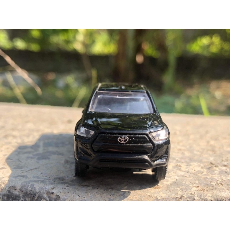 Xe mô hình Tomica số 67 Toyota Hilux, Tem 2021, Hàng chính hãng 1:70
