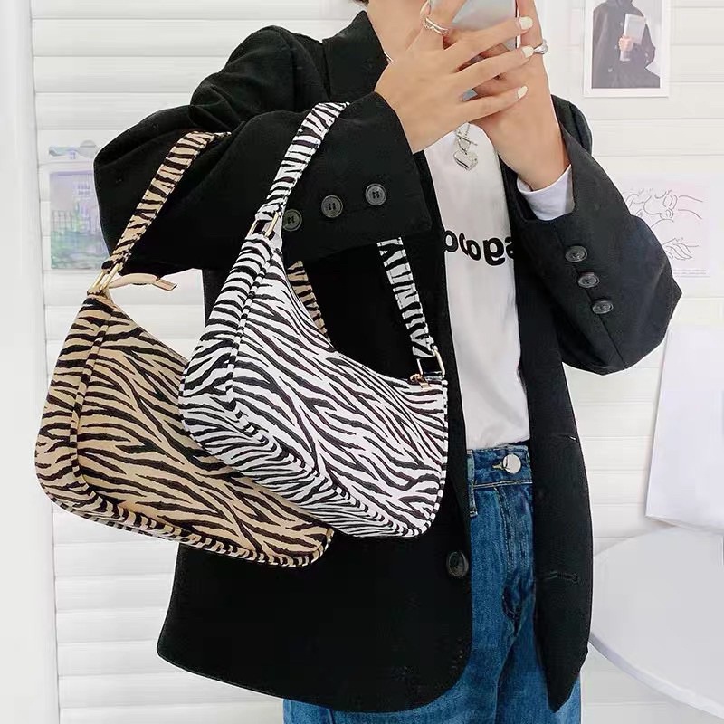 Túi kẹp nách ngựa vằn hot trend Zebra Trendy