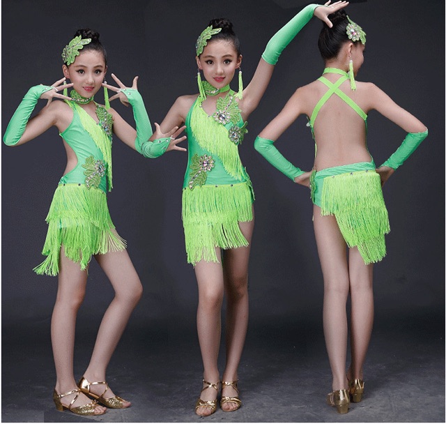 Đầm yếm khiêu vũ bé gái