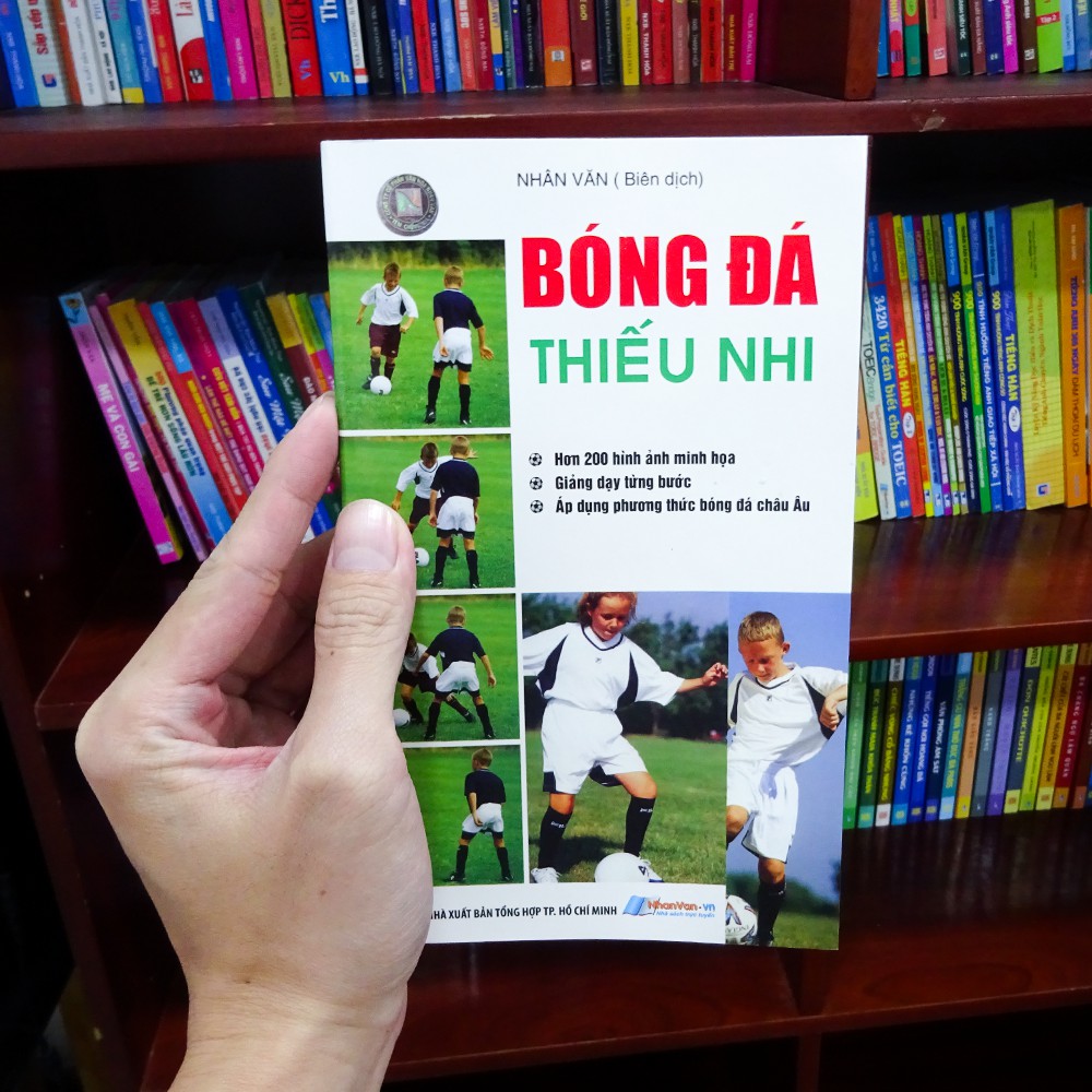 Sách - Bóng Đá Thiếu Nhi - Sách thể dục độc quyền Nhân văn