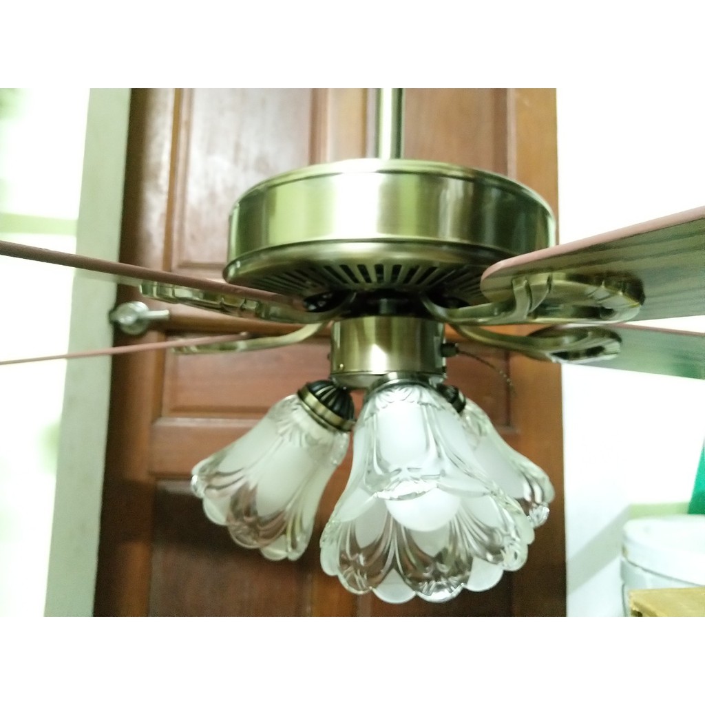 Quạt đèn trần - Quạt Trần 3 đèn mẫu tân cổ điển cánh gỗ nổi bật 42 inch, động cơ lõi đồng,có điều khiển từ xa