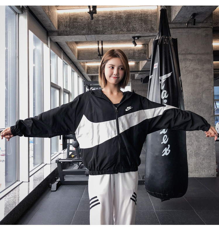 Áo khoác thể thao Nika với thiết kế tương phản đen trắng dành cho nam và nữ | BigBuy360 - bigbuy360.vn