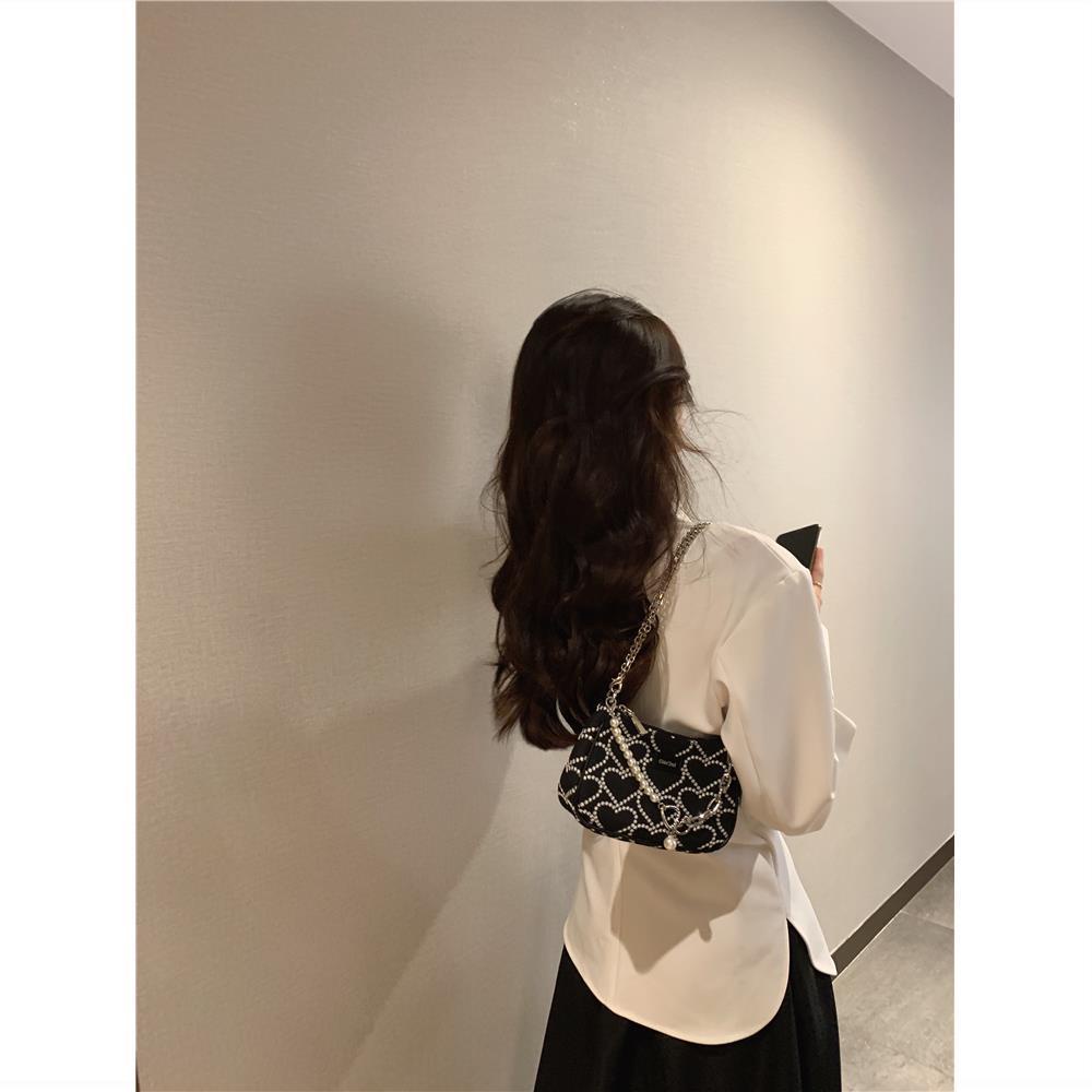 Túi Xách Kẹp Nách Phối Dây Xích Đính Ngọc Trai Thời Trang Mùa Hè Dành Cho Nữ