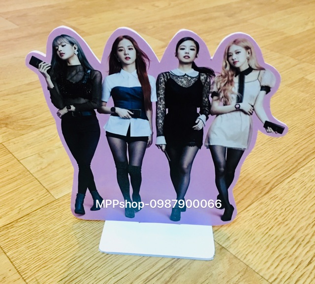 Standee tượng để bảng BLACKPINK mẫu ngẫu nhiên