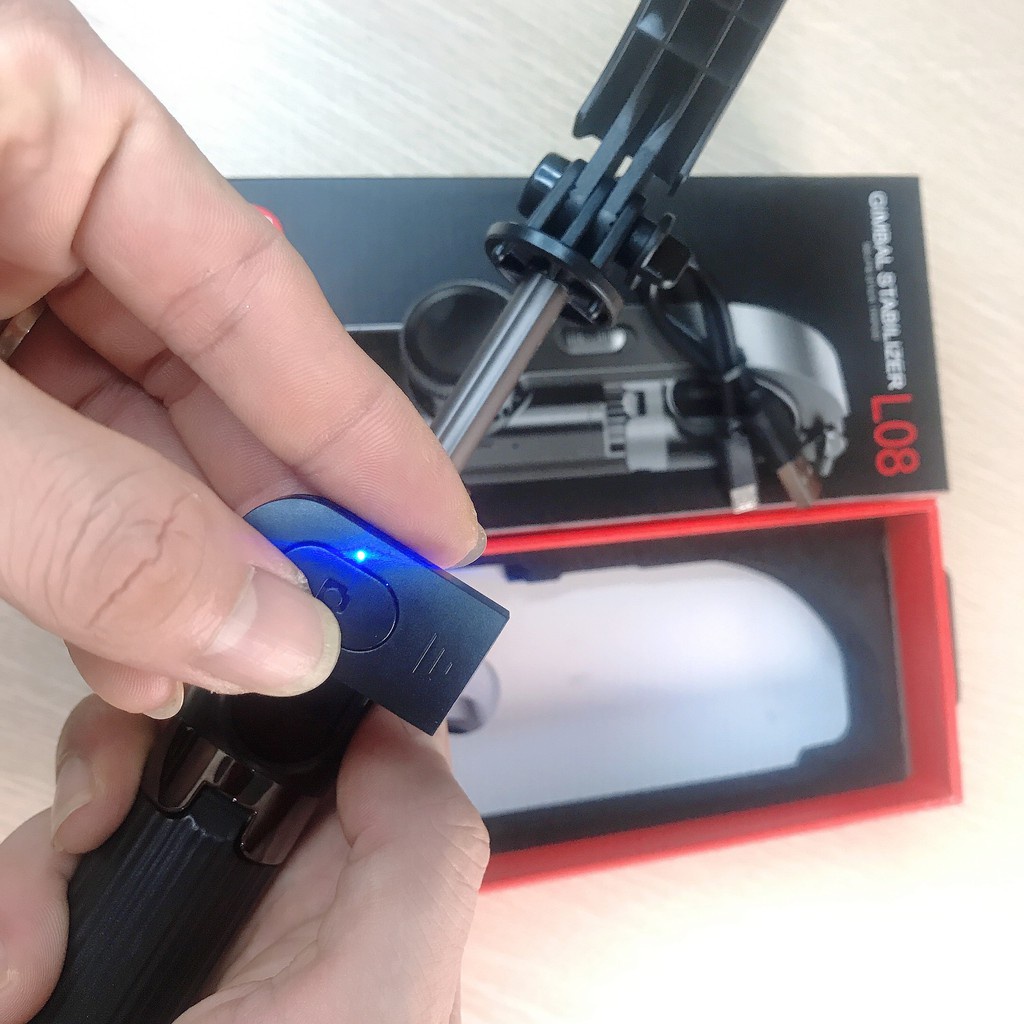 Tay Cầm Chống Rung Điện Tử[FREESHIP] Gimbal L08 Có Bluetooth -Có Chân Đỡ Tự Đứng - Kéo Dài Tới 86cm[hulako]