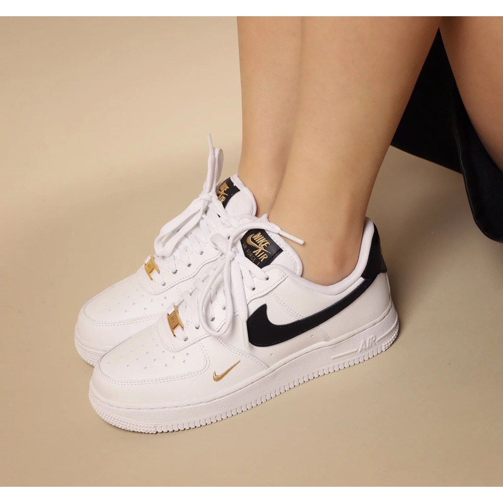 Giày Sneaker air force 1 low trắng vệt đen logo thêu vàng , Giày thể thao af1 07 Essential White Black Gold 2023 Full