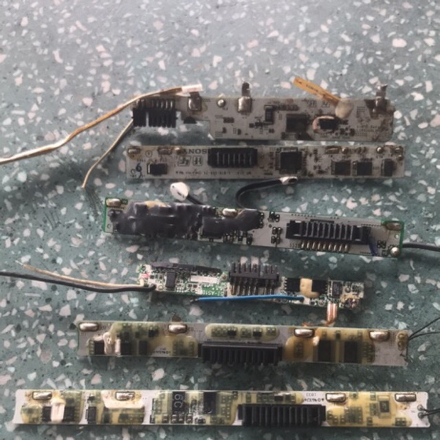 Mạch sạc trong pin laptop