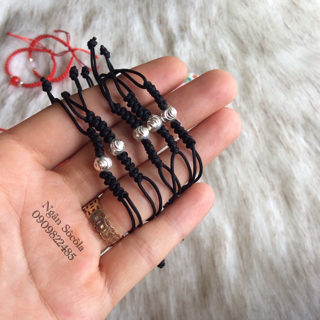 Vòng tay chỉ đen bi bạc