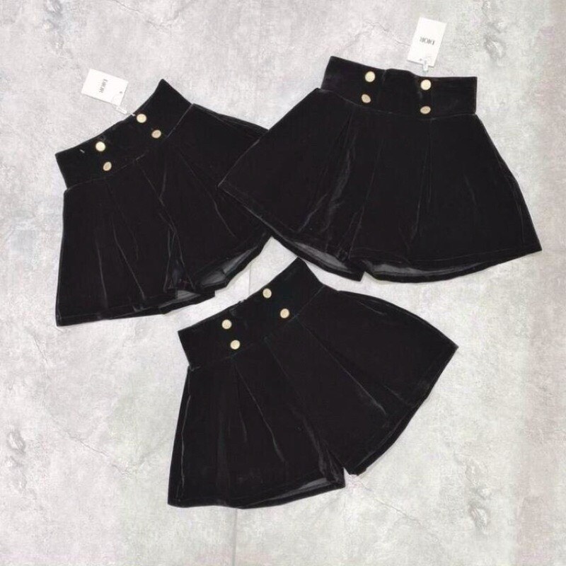 Quần Đùi Nhung Ngắn Ống Rộng Đính Đá Cực Xinh Hàng Quảng Châu Loại 1
