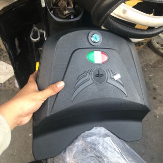 Thùng givi winner x