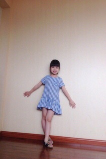 Váy thô kẻ caro cho bé gái