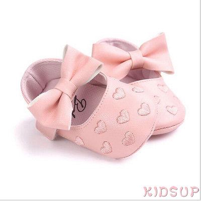 Giày đế mềm họa tiết trái tim đính nơ nhiều màu xinh xắn cho bé gái