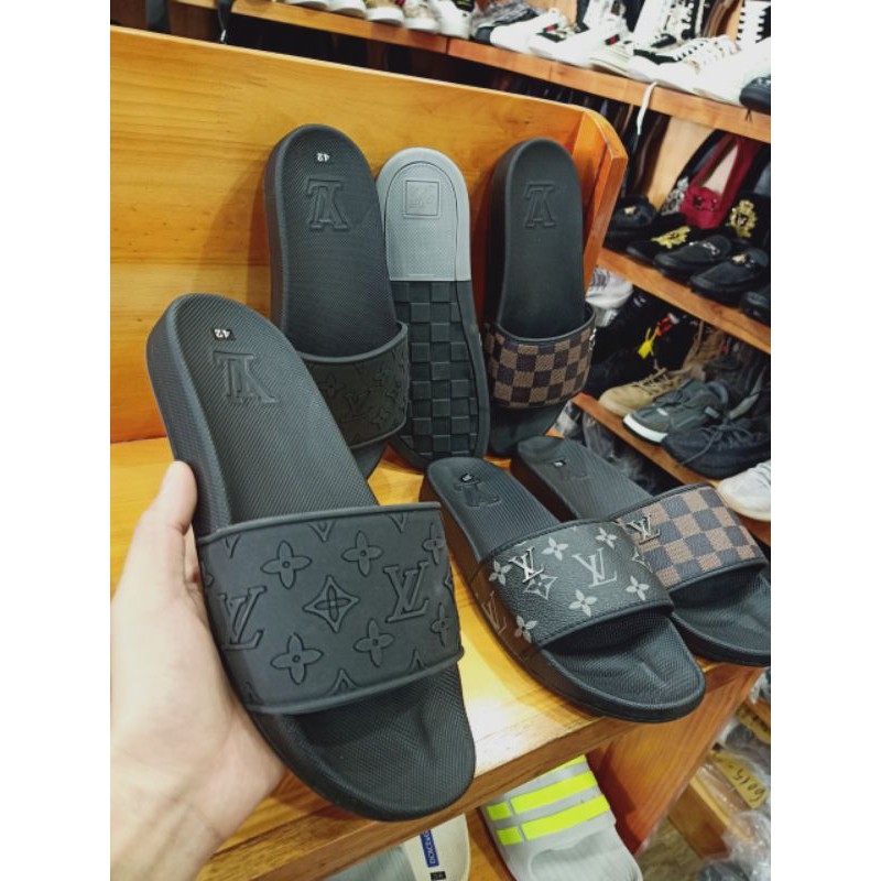 dép Quai ngang adidas đế chữ nổi