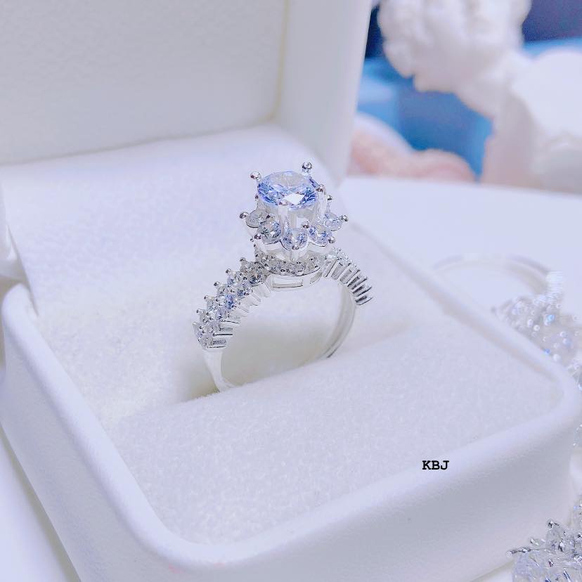 Nhẫn nữ hoàng đá cao bạc ta