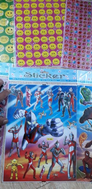 Set 10 tờ hình dán stiker siêu nhân kích thước 22x24 cm có 10 mẫu khác nhau