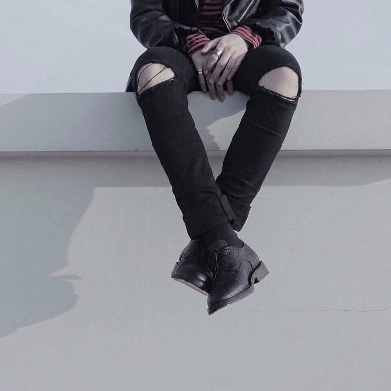 QUẦN JEANS ĐEN RÁCH GỐI Unisex