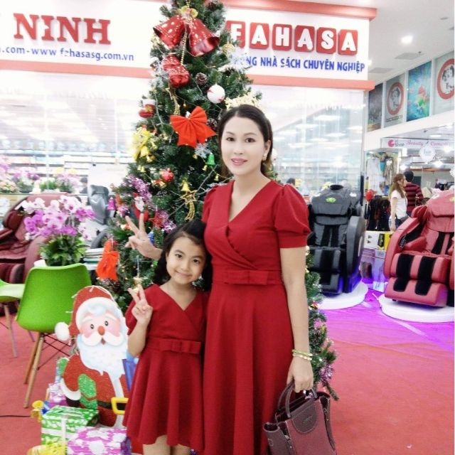 Đầm đôi mẹ và bé gái màu đỏ nơ eo cổ v dự tiệc( nhiều size) ẢNH MẪU SHOP VA KHÁCH CHỤP KÈM VIDEI