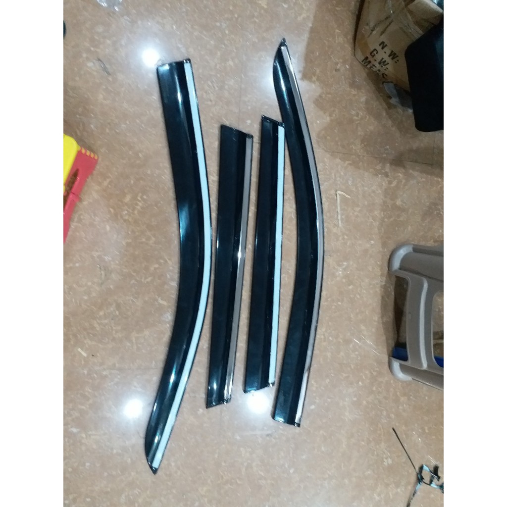 Vè che mưa viền mạ inox xe Toyota Corolla Cross (HÀNG CÁO CẤP)