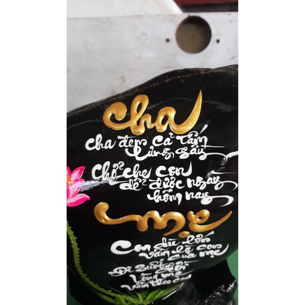 Thư Pháp trên Đá Đa Sắc tự nhiên, KL: 2 kg, Cao: 20cm, Rộng: 15cm. Nhận viết chữ Thư Pháp theo yêu cầu khách hàng.
