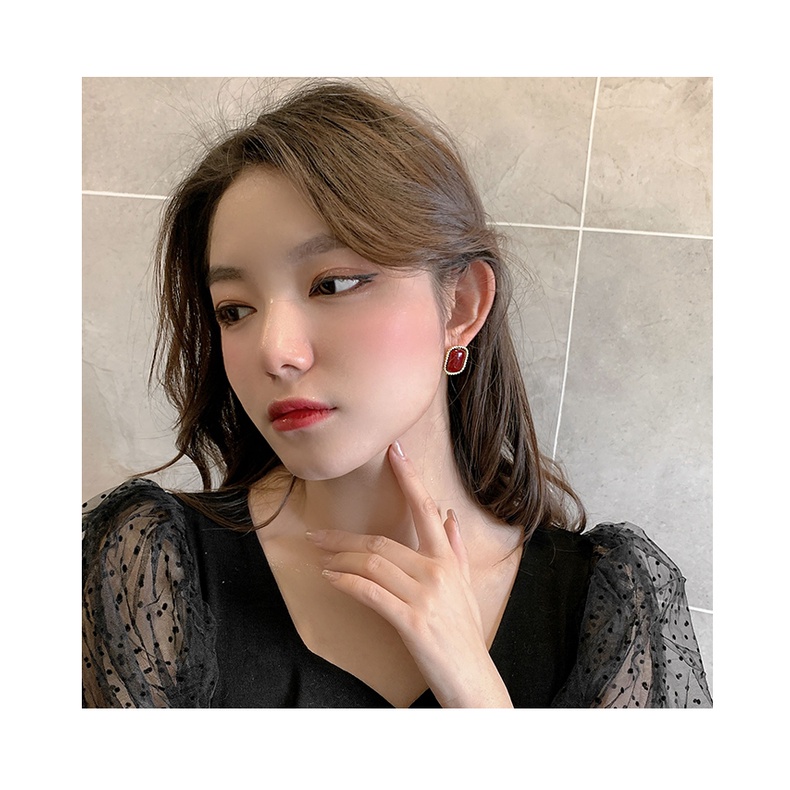 Khuyên Tai Nữ Trang Tạo Hình Độc Đáo