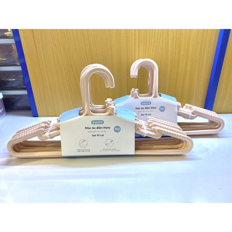 Móc áo đầm Hara 182  không giòn gãy, phai màu. GIAO MÀU NGẪU NHIÊN