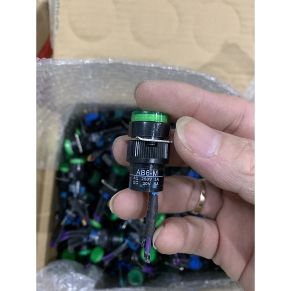Công tắc nhấn nhá có đèn tháo máy 250VAC-3A. DC 30V-5A