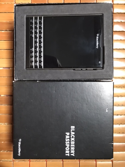 Điện thoại Blackberry Passport bản Pháp