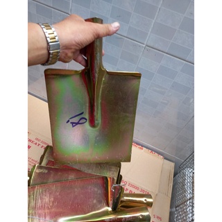 Xẻng vuông vàng- xẻng xúc đất SIZE ĐẠI nặng 8,6 lạng dầy 1.8 li ( 0,86kg)